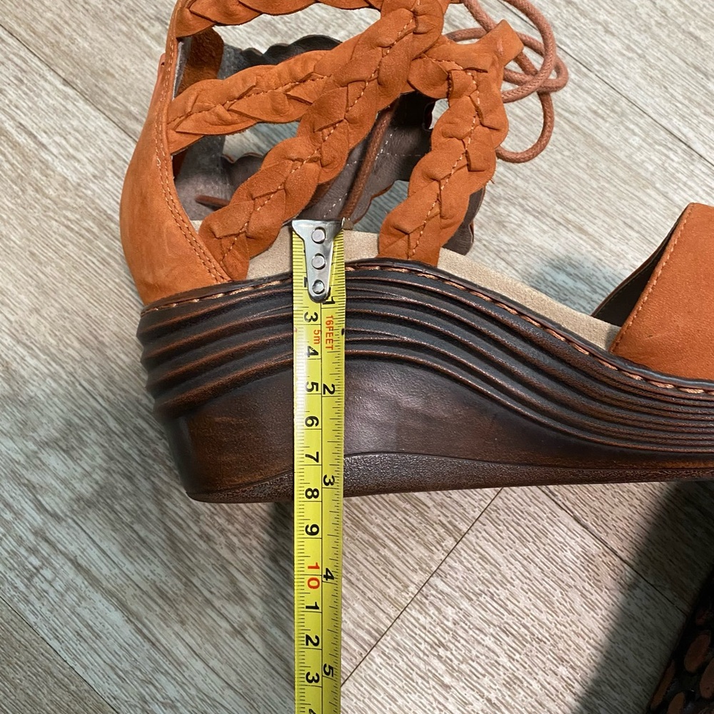 BIONICA RUSTY ORANGE WEDGE SANDALS SIZE 9M - Picture 4 of 8